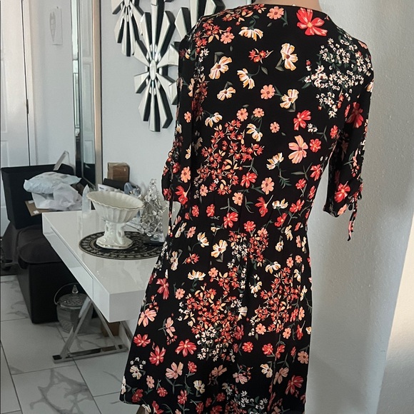H&M Black Floral Dress open with button at front size 2 - Picture 7 of 16